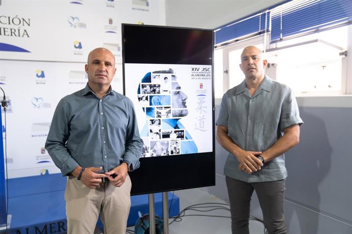 El diputado provincial de Deporte, José Antonio García, y el presidente del Club Deportivo Alianza KSV de Judo, León Granda, durante la presentación de la XIV edición del 'Judo Summer Camp'.