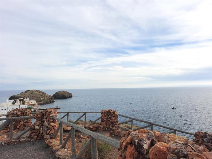 Vista de la Isleta del Moro, en el Parque Natural de Cabo de Gata-Níjar (Almería).