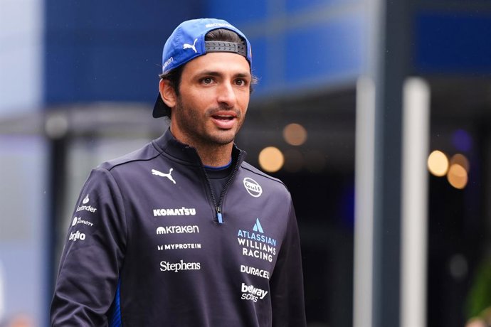 24 July 2025, Belgium, Spa: Spanish Formula One driver Carlos Sainz of team Williams arrives at Circuit de Spa-Francorchamps ahead of the Formula One Belgian Grand Prix in Stavelot. Photo: Bradley Collyer/PA Wire/dpa
