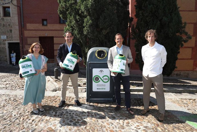 El alcalde de Toledo, Carlos Velázquez, presenta la campaña 'Toledo Recicla'