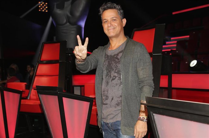 Archivo -      Alejandro Sanz ha conseguido colgar el cartel de 'no hay entradas' en tan solo media hora. Su próximo concierto Más es más llenará el estadio Vicente Calderón para deleite y tristeza de muchos