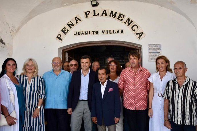 Mercedes Colombo y Bruno García en la presentación del Circuito de Peñas Flamencas en Cádiz.
