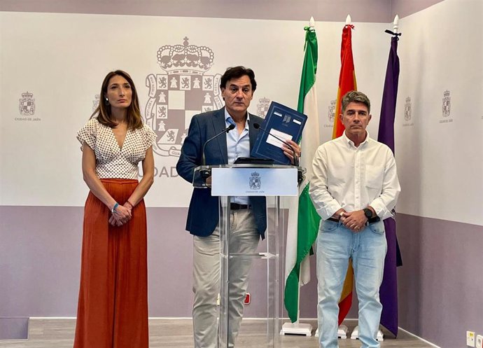 Agustín González durante la rueda de prensa