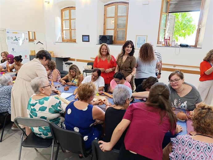 Vsita al Centro Social Paqui Rojas, en Linares