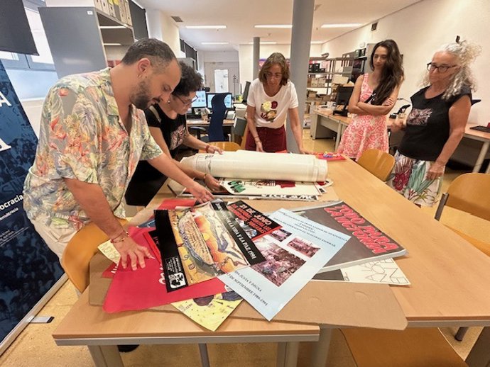 Entrepobles dona su fondo histórico al Archivo de la Democracia de la UA