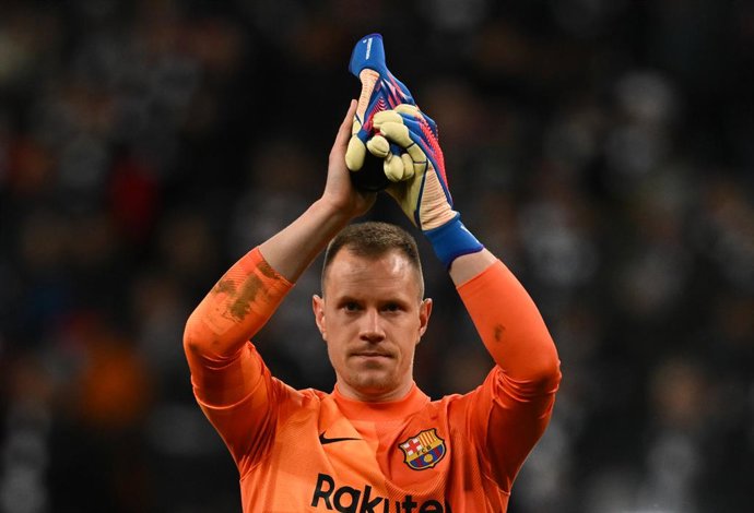 Archivo - FILED - 07 de abril de 2022, Hesse, Frankfurt/M.: O goleiro do Barcelona Marc-Andre ter Stegen é fotografado após a partida de futebol das quartas de final da Liga Europa de 2022 entre o Eintracht Frankfurt e o FC Barcelona no Deutsche Bank Park