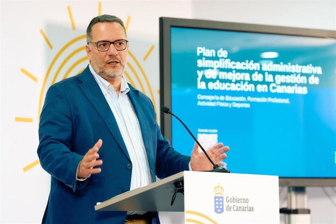 Educación presenta un plan para simplificar la gestión y aliviar la burocracia en los centros canarios