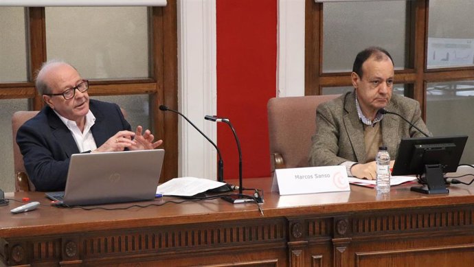 Archivo - El director del estudio de ESI, Marcos Sanso, y el director general de Cámara Zaragoza, José Miguel Sánchez.