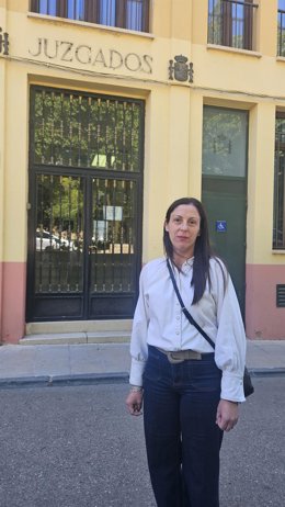 La tía de la menor, Belén Cabra