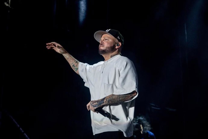 Archivo - El rapero Residente actúa en el Alma Festival, en el Parque Enrique Tierno Galván, a 19 de junio de 2025, en Madrid (España). 