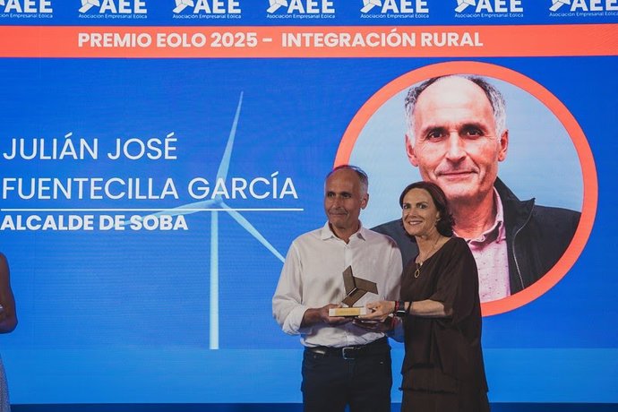 El alcalde de Soba recoge el premio EOLO
