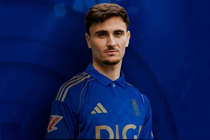 Álex Forés, nuevo delantero del Oviedo hasta junio de 2026.