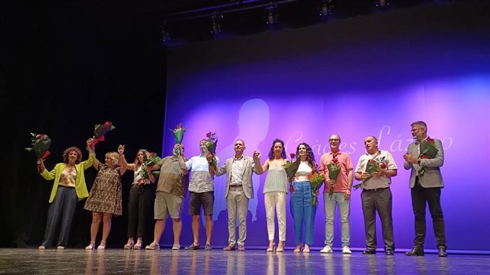 Acto de despedida del socialista Lázaro Azorín (c) como alcalde de Pinoso (Alicante), celebrado el jueves 24 de julio en el Teatro-Auditorio Emilio Martínez Sáez del municipio