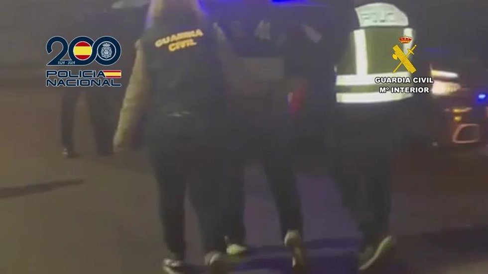 Agentes en el marco de la operación 'Bavieram-Triciclo' con tres detenidos tras caer grupo dedicado a robos en viviendas, sustracción de vehículos y tráfico de drogas en Málaga y Cádiz