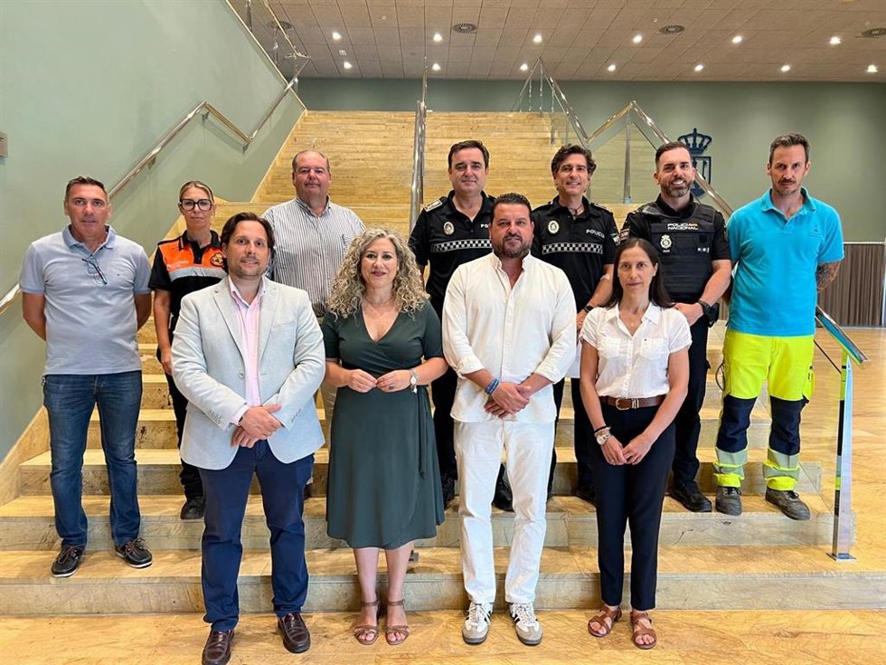 Foto familia de la reunión de  coordinación para la puesta en marcha de la segunda parte del Plan Glorias en Alcalá de Guadaíra.