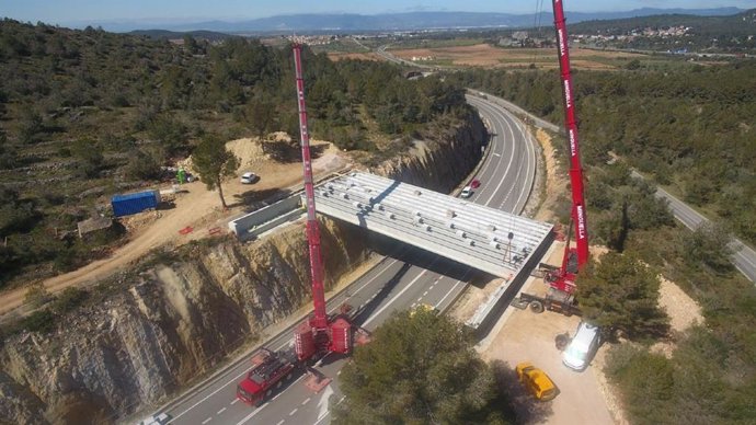 Momento de la colocación de las bigas.