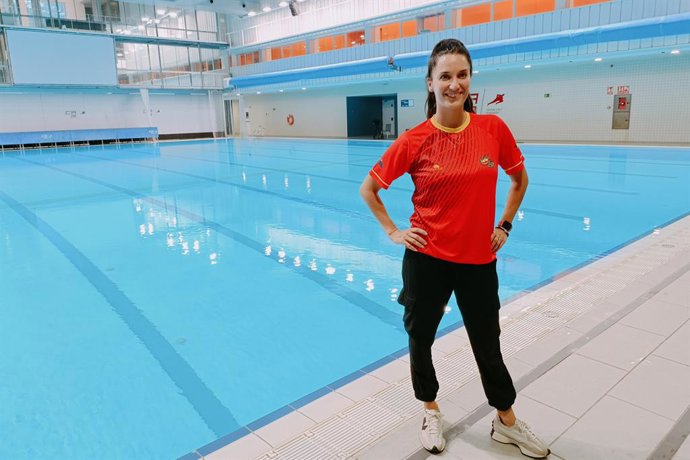 La seleccionadora española de natación artística, Andrea Fuentes, en su primer día de trabajo en el CAR Sant Cugat (Barcelona).