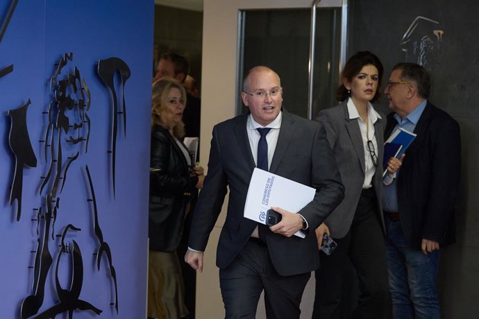 Archivo - Arquivo - O porta-voz do PP no Congresso, Miguel Tellado, chega a uma coletiva de imprensa antes da Reunião de Porta-vozes, no Congresso dos Deputados, em 6 de maio de 2025, em Madri (Espanha).