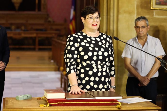 Archivo - La exconsellera del Partido Popular del Consell de Mallorca, María del Pilar Bonet, durante el acto de toma de posesión.