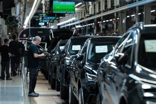 Archivo - Modelos de Cupra Fomentor y Cupra León durante una visita guiada a la fábrica de Seat en Martorell (Barcelona).