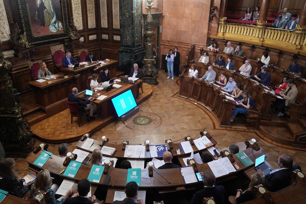 Vista general durante un pleno en el Ayuntamiento de Barcelona, a 25 de julio de 2025, en Barcelona, Catalunya (España). Posteriormente al pleno ordinario se realizará un pleno extraordinario sobre guarderías municipales.