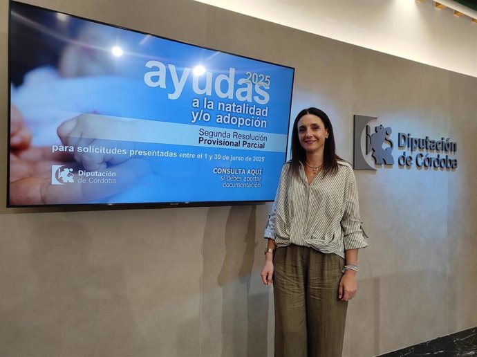 La delegada de Presidencia, Gobierno Interior y Vivienda de la Diputación, Marta Siles, informa sobre las ayudas a la natalidad.