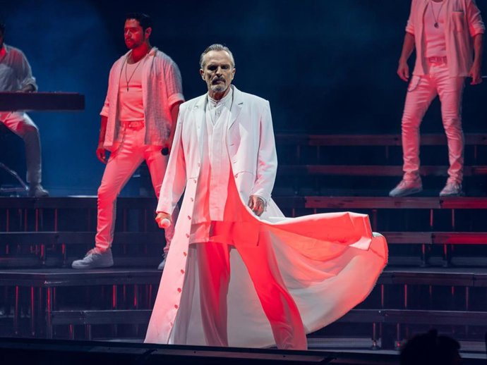 Miguel Bosé durante su segundo concierto en Starlite Occident, a 24 de julio de 2025, en Marbella (Andalucía, España).