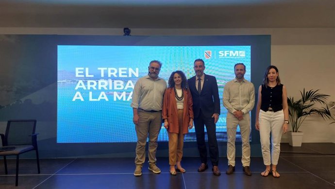 El conseller de Vivienda, Territorio y Movilidad, José Luis Mateo, participa en la presentación del proyecto del tren sa Pobla-Alcúdia en la APB.