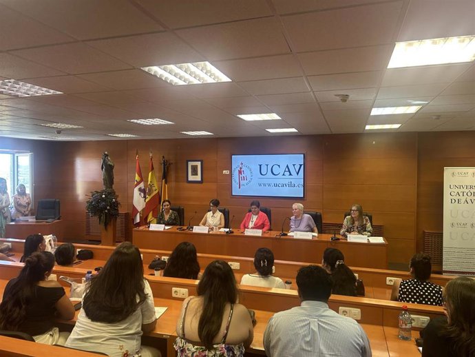 Los alumnos del curso de español de la UCAV se despiden tras varias semanas en Ávila, donde han aprendido lenguaje y cultura española
