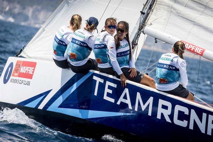 Archivo - El 'Balearia Team RCNP' de María Bover, durante la pasada edición de la Copa del Rey MAPFRE.
