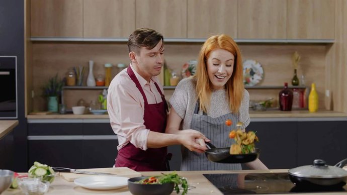 David Bisbal y Rosanna Zanetti protagonizan un divertido 'tortilla battle' con votación interactiva.