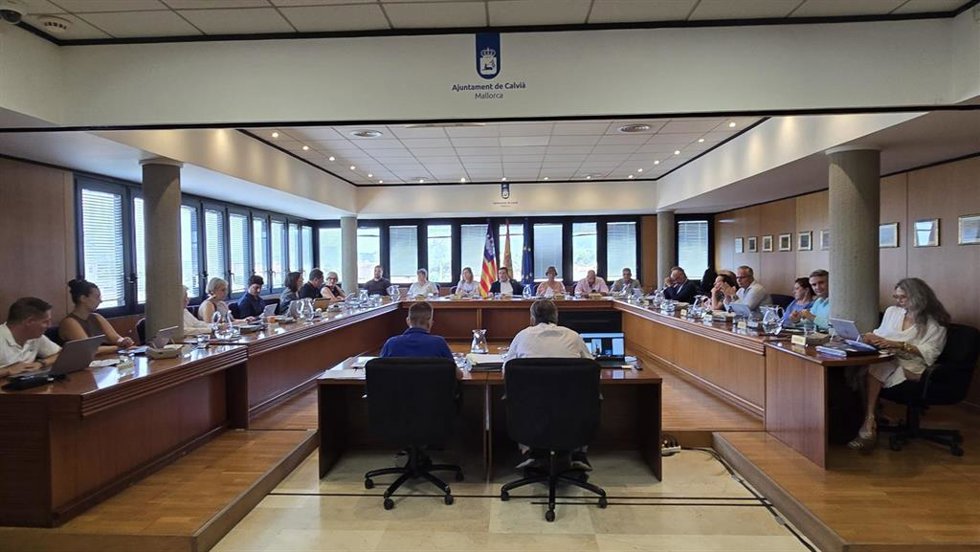 Pleno del Ayuntamiento de Calvi.