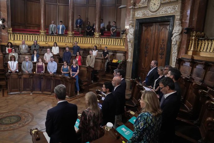 Minut de silenci a l'Ajuntament de Barcelona