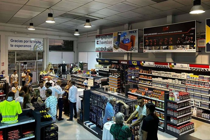 Mundo Industria inaugura tienda física en León para profesionales del sector industrial.