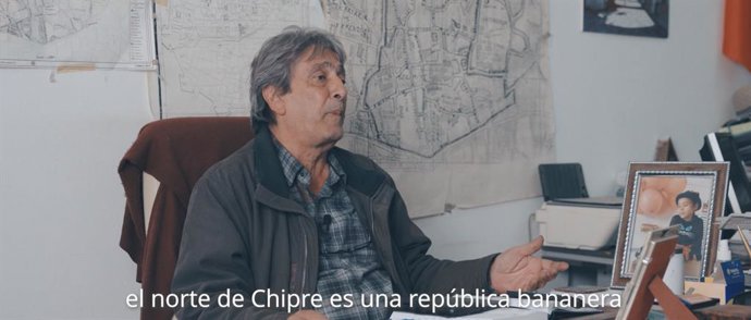 Momento del tráiler donde un turcochipriota llama república bananera al norte de Chipre