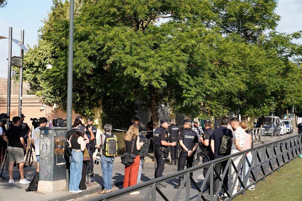 Dispositivo policial en los juzgados de Caleta por la entrega del hijo de Juana Rivas a su padre en la mañana de este viernes