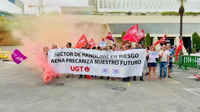 Trabajadores del sector aéreo protestan en el aeropuerto de Palma.