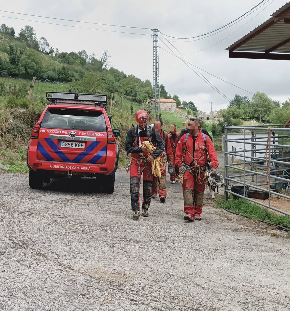 Localizados en perfecto estado los tres espeleólogos catalanes de Cueto-Coventosa