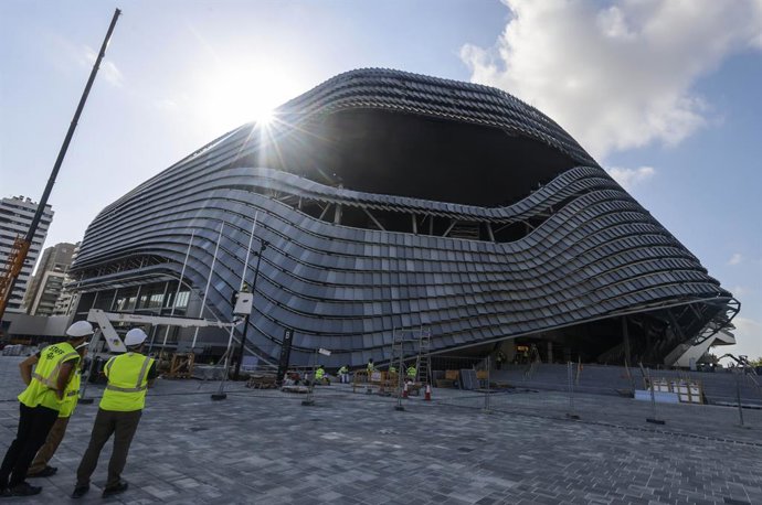 Exterior del recinte multiusos Roig Arena, en construcció.