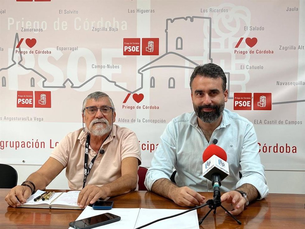 Almendros y Mayoral, en la sede del PSOE de Priergo de Córdoba.