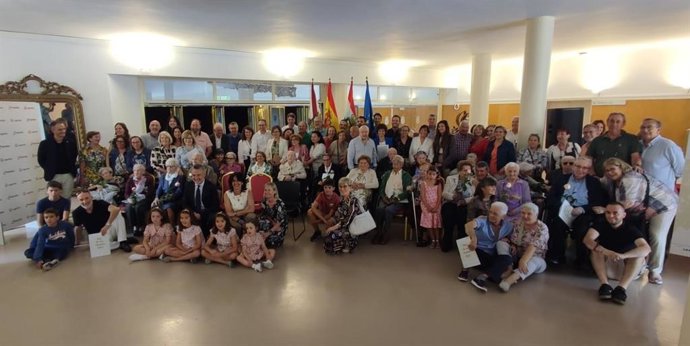 El Ayuntamiento homenajea a Margarita Domínguez, Gregorio Pacheco, y a otros 19 logroñeses de más de 100 años
