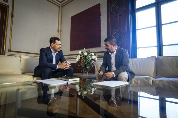 Reunión de Francisco Reyes con Juanma Moreno