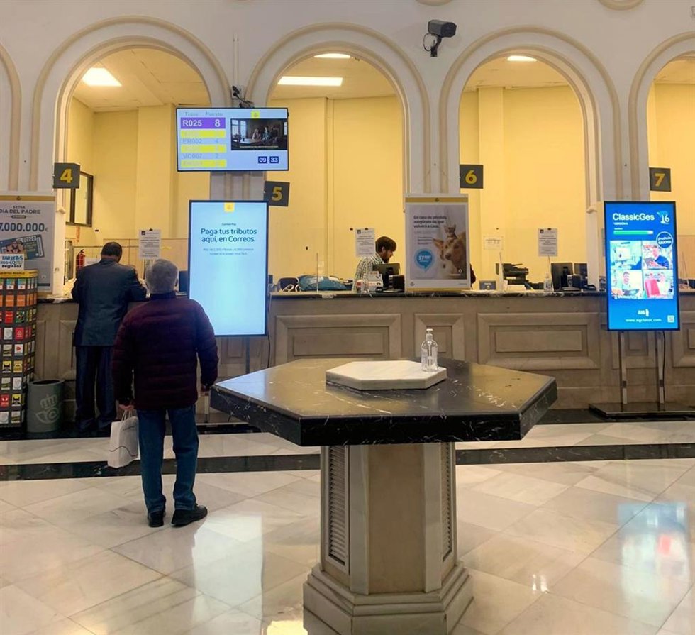 Archivo - Oficina central de Correos en Córdoba.
