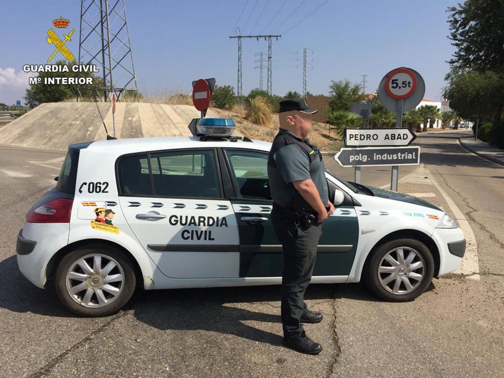 Archivo - Una patrulla de la Guardia Civil en Pedro Abad.