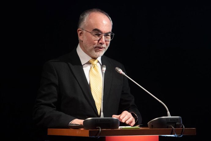 Archivo - El director de Fundació Pasqual Maragall, Arcadi Navarro, interviene en el acto previo a la colocación de la primera piedra del complejo de investigación del Mercat del Peix, a 12 de enero de 2023, en Barcelona