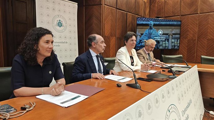 Irene Díaz, vicerrectora de Investigación; Ignacio Villaverde, rector de la Universidad de Oviedo; Susana Luque, vicerrectora de Transferencia y Relaciones con la Empresa, y Juan Carlos San Pedro, vicerrector de Planificación Estratégica y Coordinación.