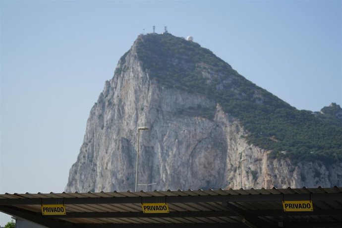 Archivo - Imágenes de la frontera entre España y el Peñón de Gibraltar. A 12 de junio de 2025 en La Línea de la Concepción, Cádiz (Andalucía). La Unión Europea y Reino Unido han alcanzado este miércoles un acuerdo político con el que poner fin a los cinco