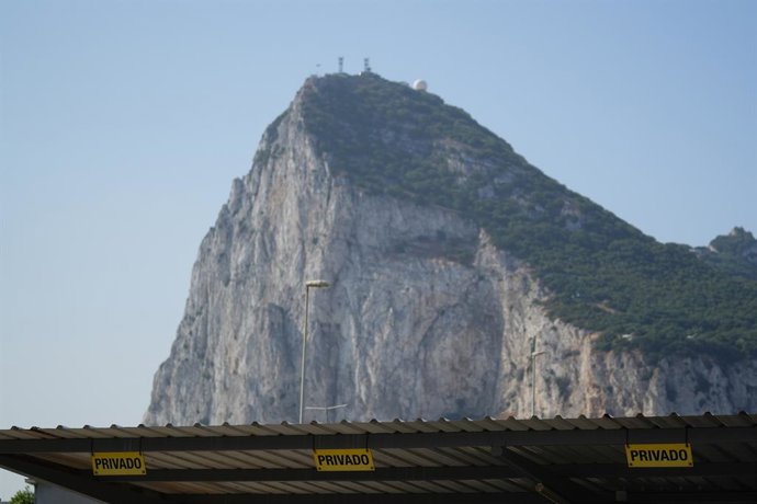 Archivo - Imágenes de la frontera entre España y el Peñón de Gibraltar. A 12 de junio de 2025 en La Línea de la Concepción, Cádiz (Andalucía). La Unión Europea y Reino Unido han alcanzado este miércoles un acuerdo político con el que poner fin a los cinco