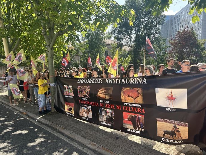 Concentración antitaurina en Santander.