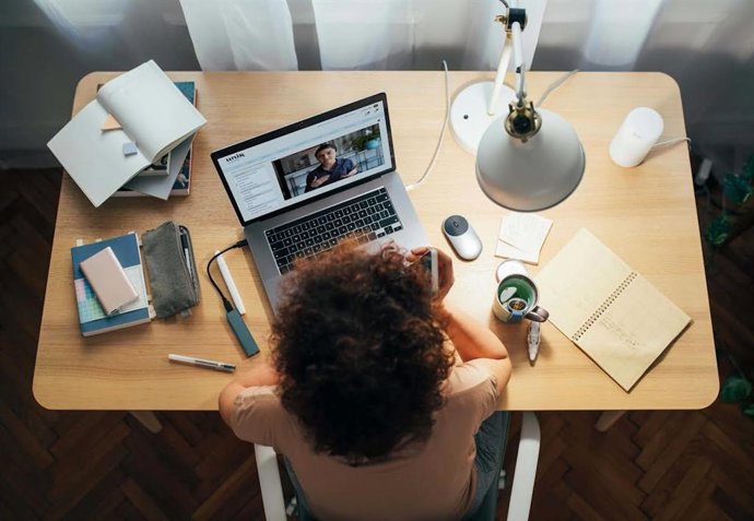 Docentes peruanos podrán estudiar maestrías online con becas del 65%